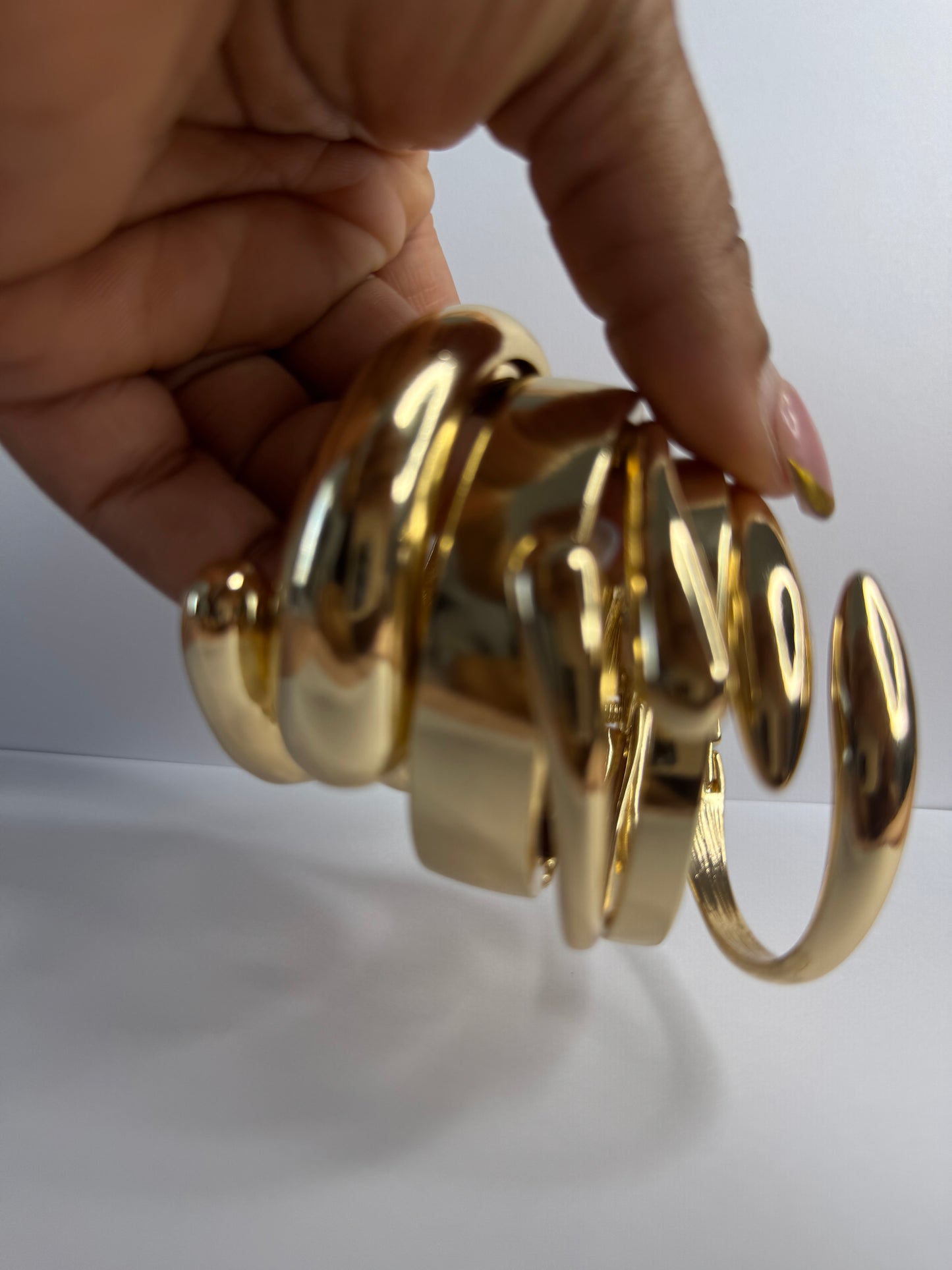 That's a wrap 6pcs gold-toned metal bangles